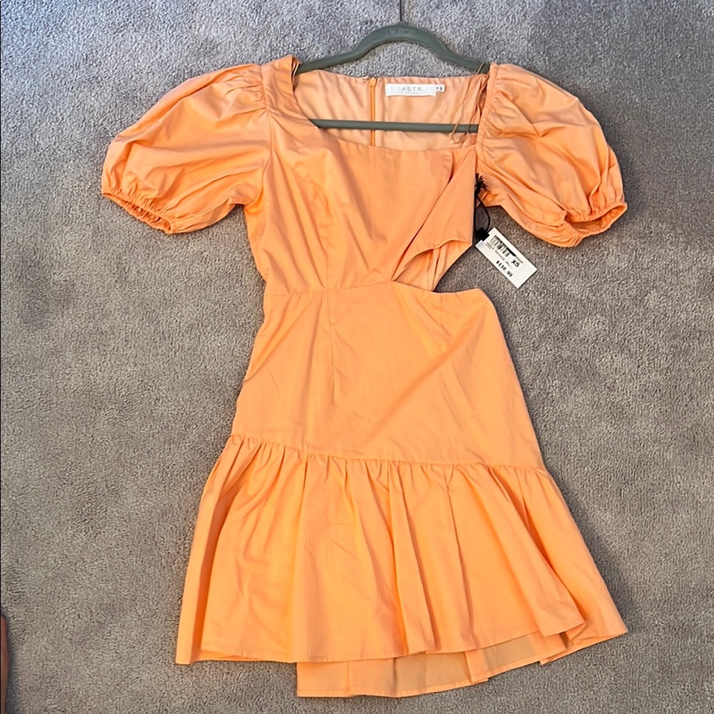NWT Astr Apricot Puff Sleeve Dress